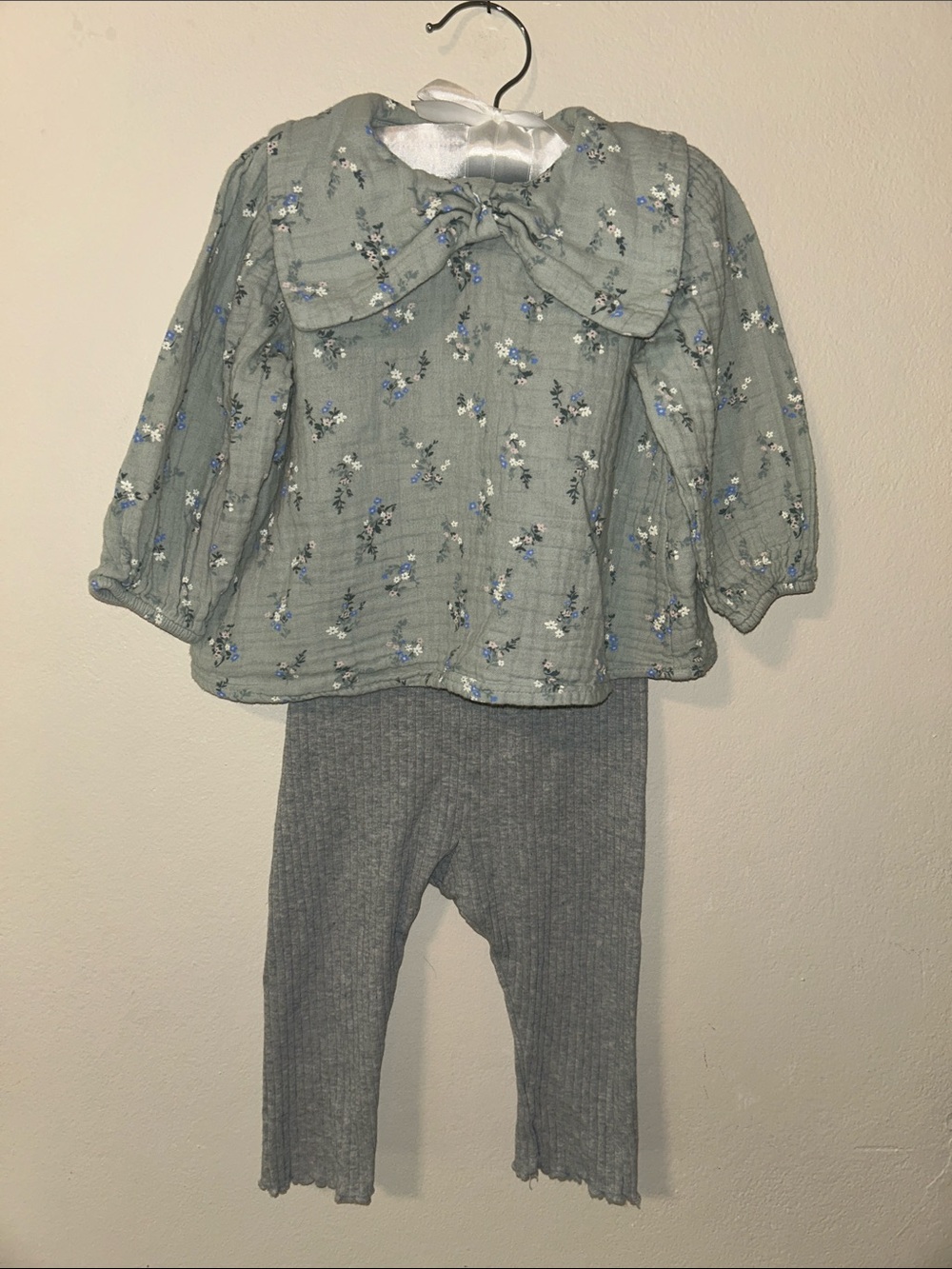 H&M Sage Green Floral Top with Gray Ribbed Leggings